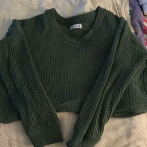Green lowcut, long sleeve crop top